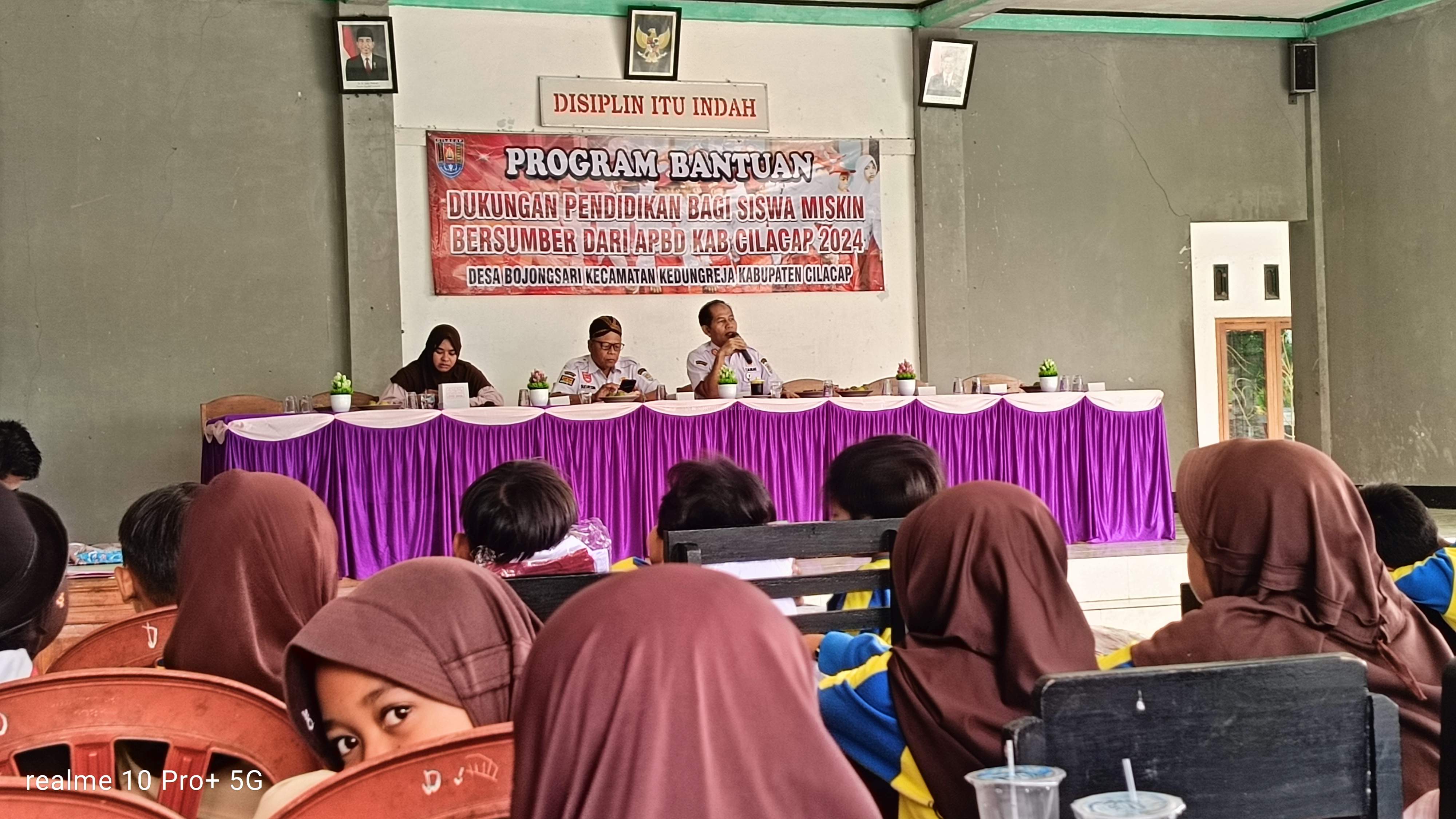 Program bantuan siswa miskin